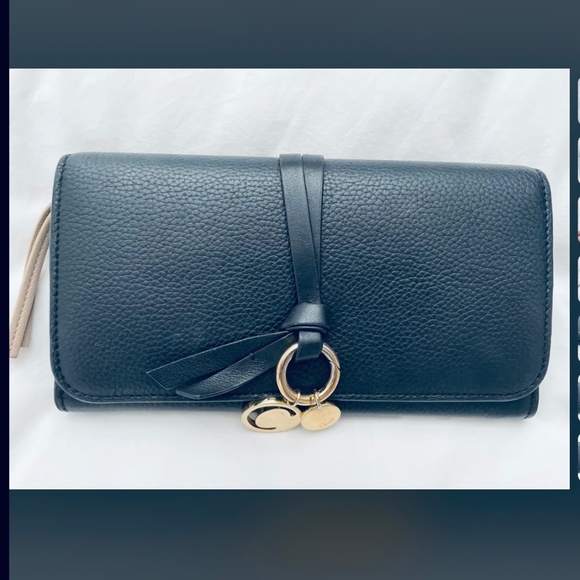 SEE BY CHLOÉ Alphabet Continental wallet, black calfskin, gold tone charms - Picture 2 of 7